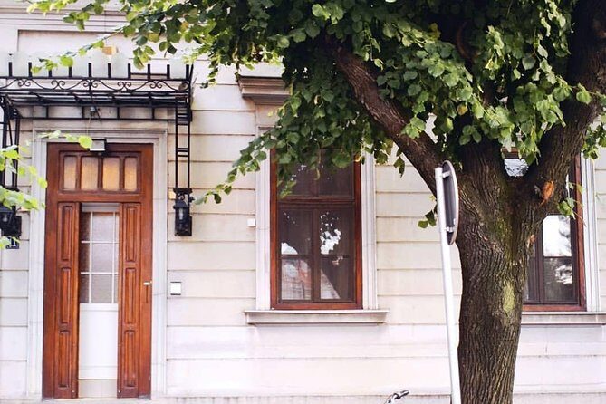 Urban & Alternative Belgrade tour - Stop 2: Kosančićev Venac Feels Like a Time Machine
